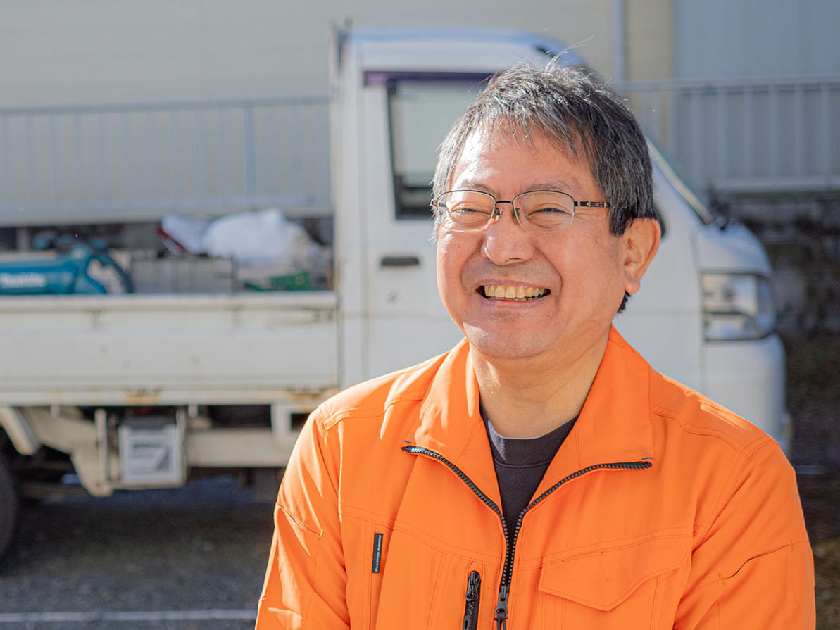 遺品整理のための片付けをしている写真