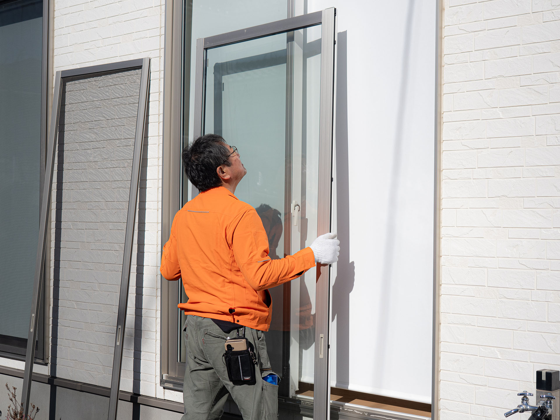 窓枠交換の作業風景